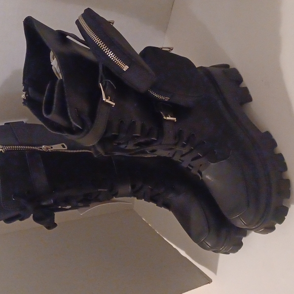 JESSICA BUURMAN Black Lug Sole Boots w/purses - Picture 3 of 7